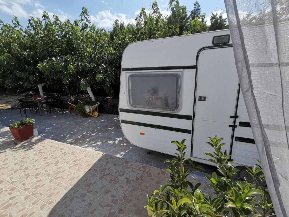 Отель Green Garden Caravan Agrilia Экстерьер фото