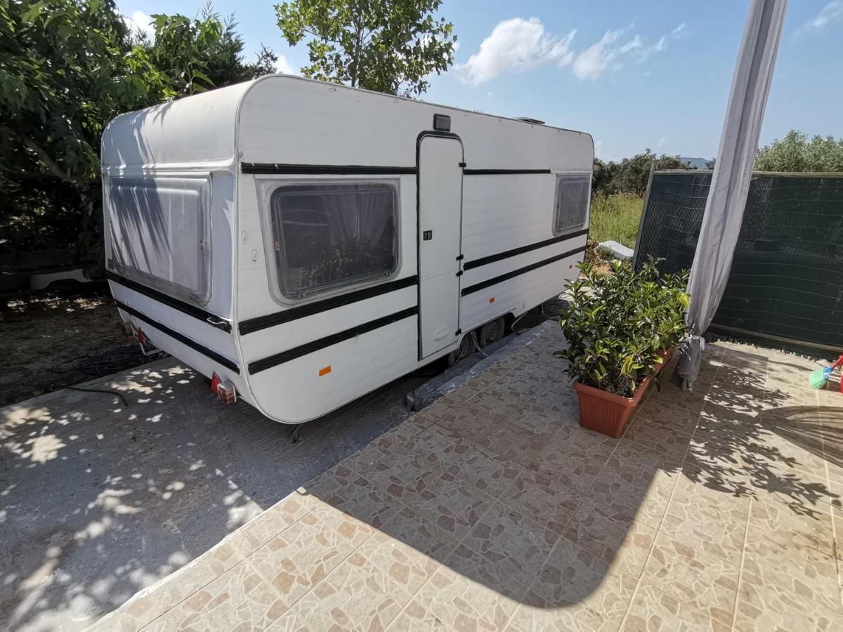 Отель Green Garden Caravan Agrilia Экстерьер фото