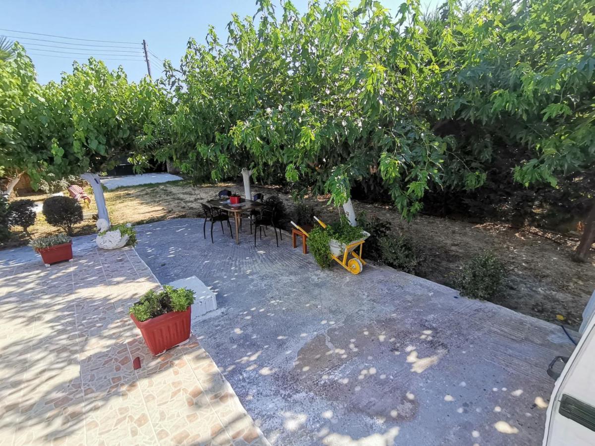 Отель Green Garden Caravan Agrilia Экстерьер фото